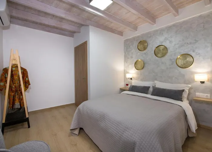 Villa Splantzia - Heated Pool - Garden La Canée